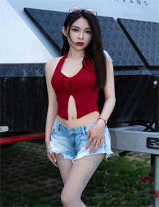 浪漫爱情-男人和姑娘在晚上泡妞视频