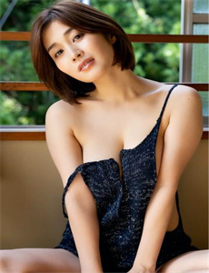 与黑人大黑机巴做爰A片-小莹的乳汁